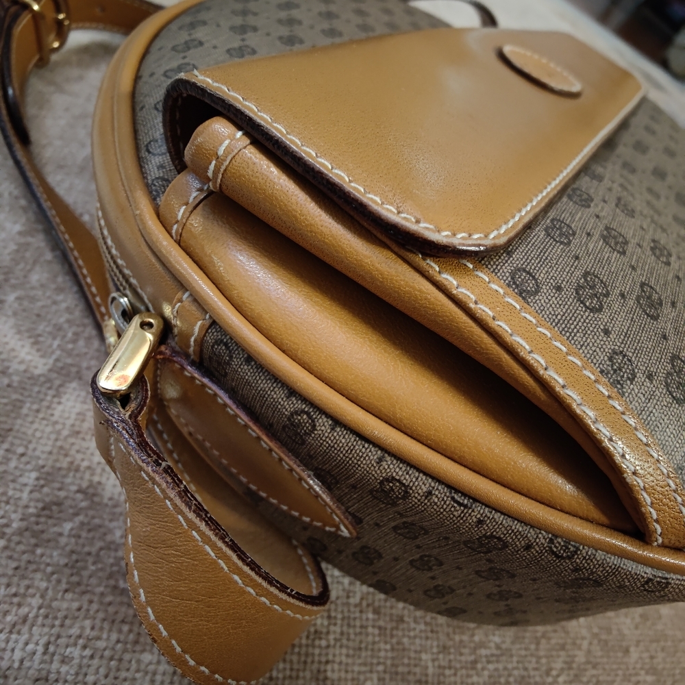 Vintage GUCCI GG Monogram Brown Tan Leather Large Canteen Round Crossbody  - Picture 8 of 16